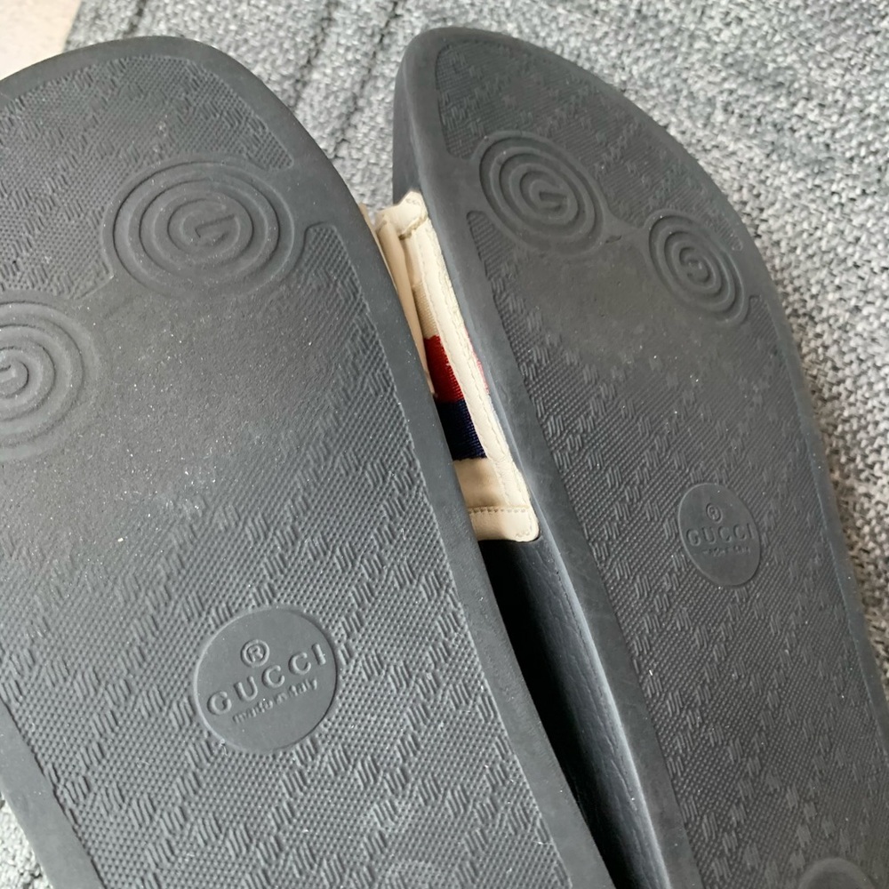 Gucci slides that have lots of life still. Needs a little cleaning. - Picture 4 of 7